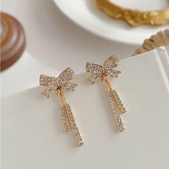 🎀 Betsey Johnson new crystal dangle bow earrings 🎀 - Picture 7 of 7